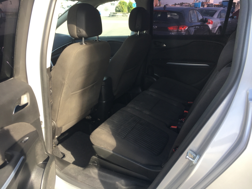 VEHICULO CON LEVES DAÑOS DE USO,ARRANCA Y ANDA,AIRBAGS OK,EQUIPO MULTI MEDIA CON ANVEGACION Y CAMARA TRASERA,CLIMA,VOLANTE MULTI FUNCION,TEMPOMAT,7 PLAZAS.