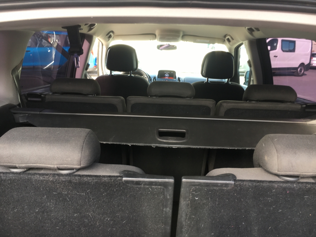 VEHICULO CON LEVES DAÑOS DE USO,ARRANCA Y ANDA,AIRBAGS OK,EQUIPO MULTI MEDIA CON ANVEGACION Y CAMARA TRASERA,CLIMA,VOLANTE MULTI FUNCION,TEMPOMAT,7 PLAZAS.