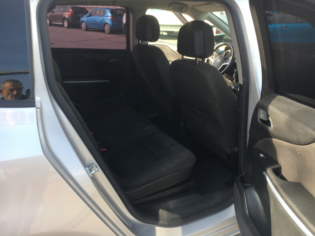 VEHICULO CON LEVES DAÑOS DE USO,ARRANCA Y ANDA,AIRBAGS OK,EQUIPO MULTI MEDIA CON ANVEGACION Y CAMARA TRASERA,CLIMA,VOLANTE MULTI FUNCION,TEMPOMAT,7 PLAZAS.