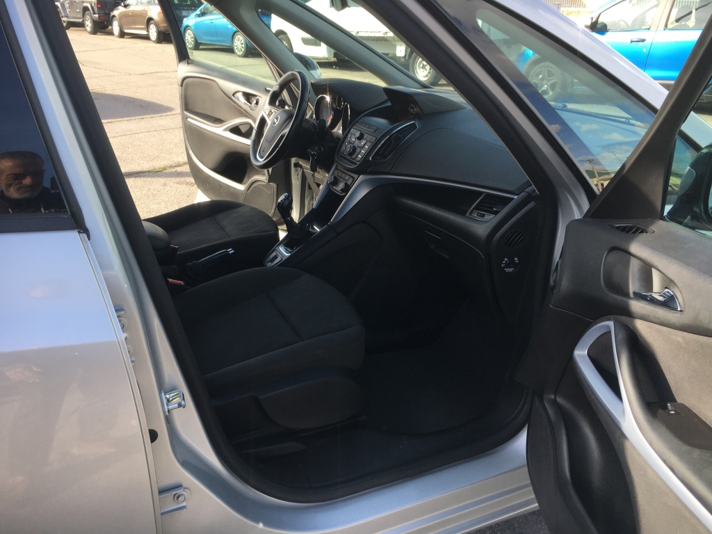 VEHICULO CON LEVES DAÑOS DE USO,ARRANCA Y ANDA,AIRBAGS OK,EQUIPO MULTI MEDIA CON ANVEGACION Y CAMARA TRASERA,CLIMA,VOLANTE MULTI FUNCION,TEMPOMAT,7 PLAZAS.