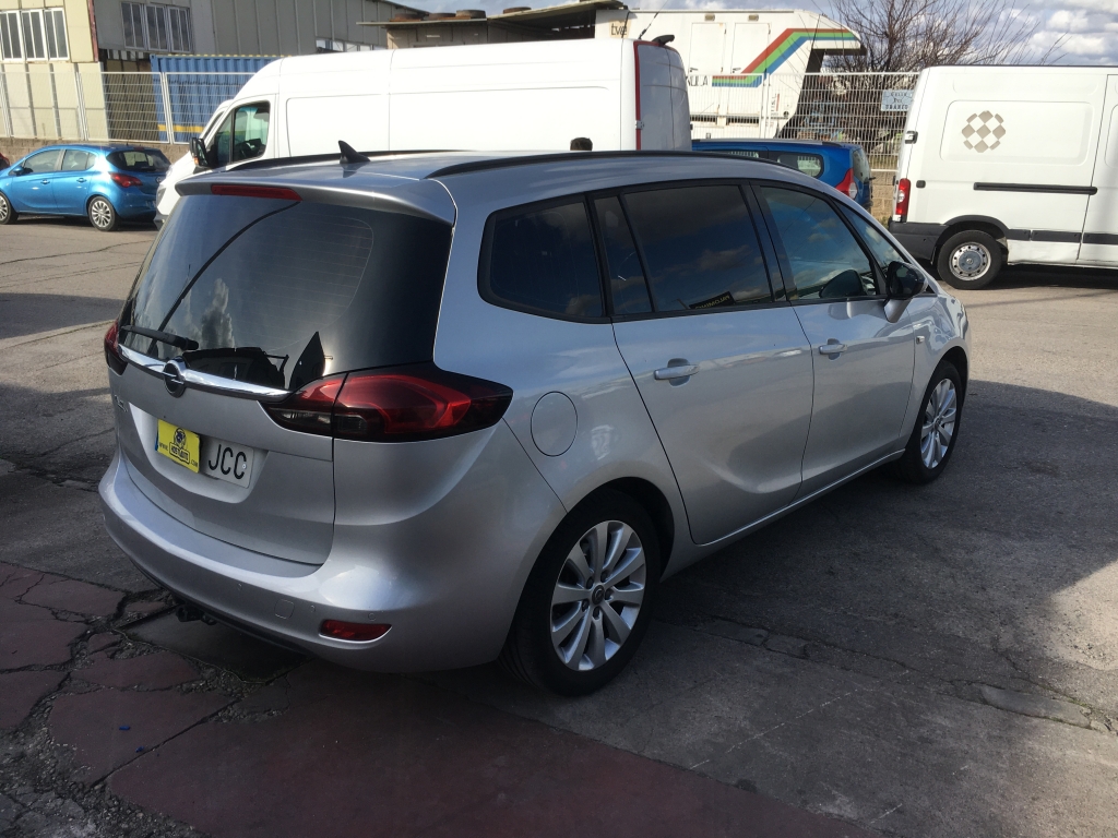 VEHICULO CON LEVES DAÑOS DE USO,ARRANCA Y ANDA,AIRBAGS OK,EQUIPO MULTI MEDIA CON ANVEGACION Y CAMARA TRASERA,CLIMA,VOLANTE MULTI FUNCION,TEMPOMAT,7 PLAZAS.