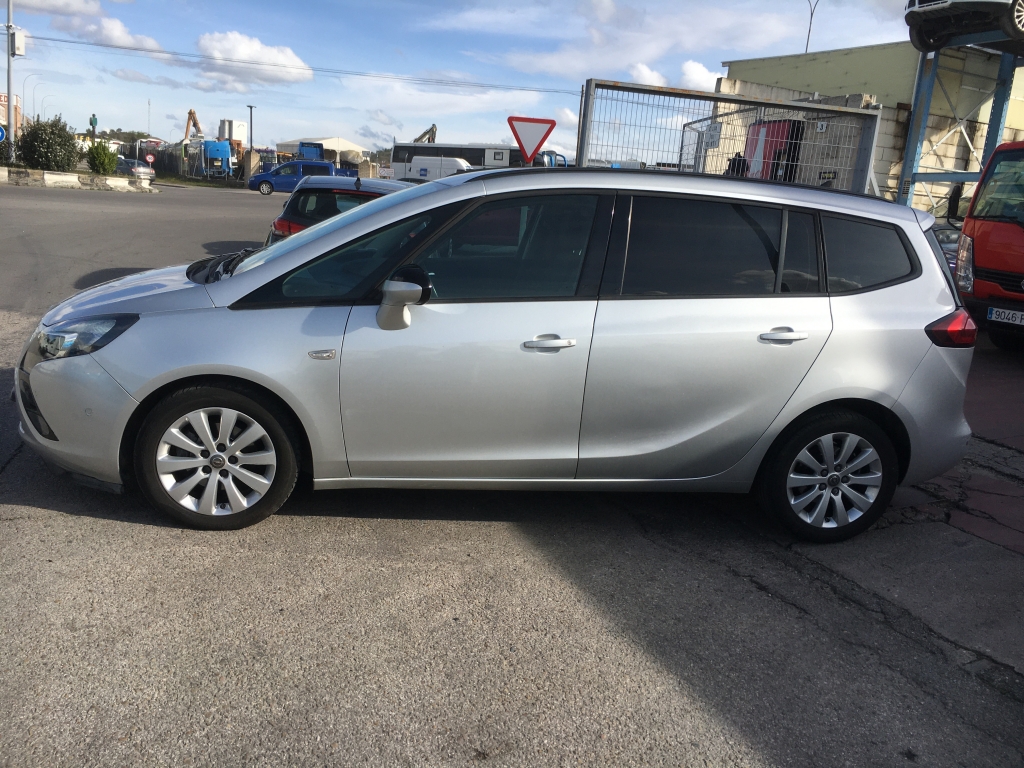 VEHICULO CON LEVES DAÑOS DE USO,ARRANCA Y ANDA,AIRBAGS OK,EQUIPO MULTI MEDIA CON ANVEGACION Y CAMARA TRASERA,CLIMA,VOLANTE MULTI FUNCION,TEMPOMAT,7 PLAZAS.