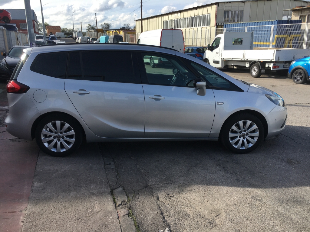 VEHICULO CON LEVES DAÑOS DE USO,ARRANCA Y ANDA,AIRBAGS OK,EQUIPO MULTI MEDIA CON ANVEGACION Y CAMARA TRASERA,CLIMA,VOLANTE MULTI FUNCION,TEMPOMAT,7 PLAZAS.