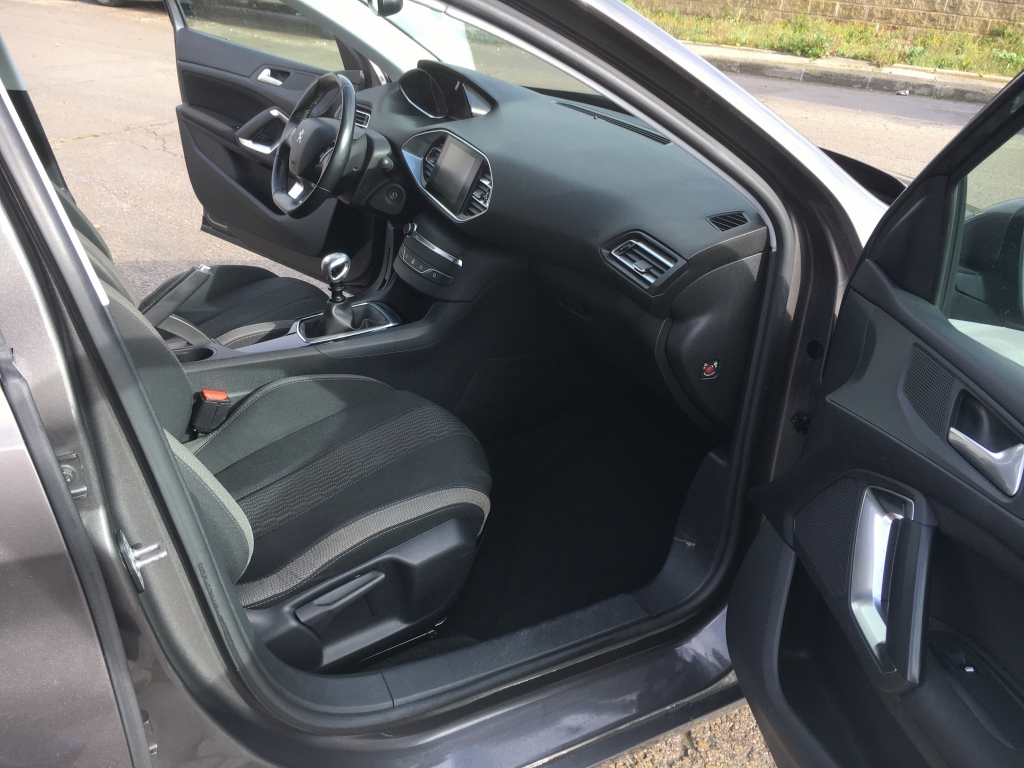 PEUGEOT 308 1.2 INY 130CV