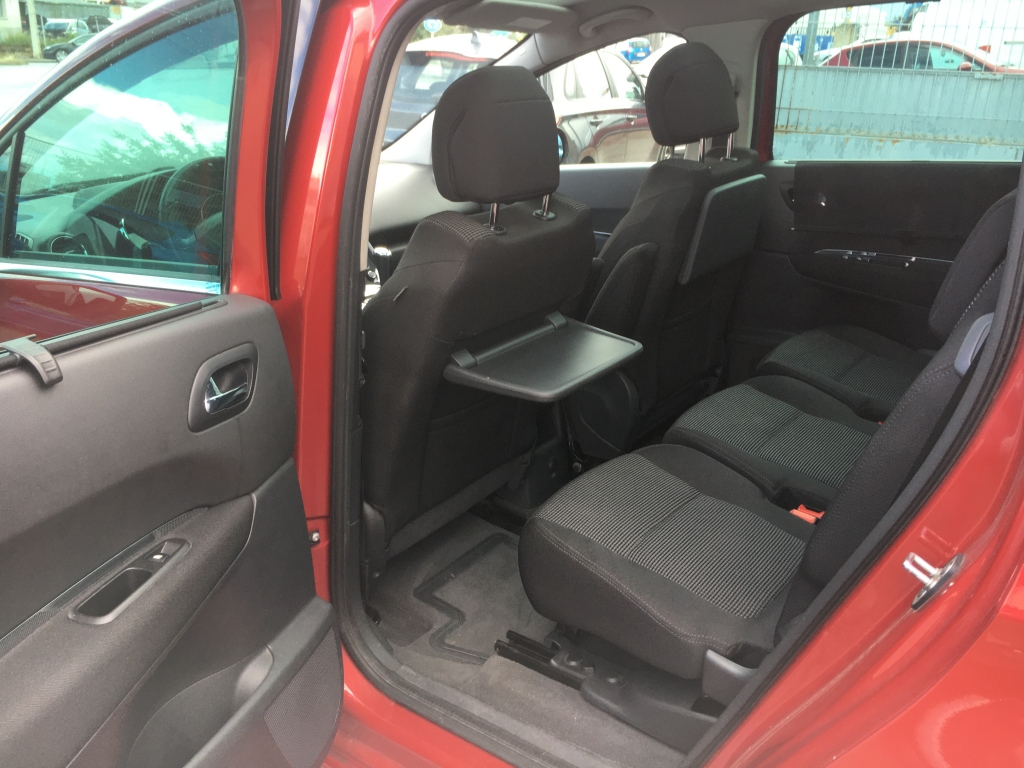 PEUGEOT 5008 1.6 HDI 110CV 7 AUT 7 PLAZAS PEUGEOT 5008 1.6 HDI 110CV 7 AUT 7 PLAZAS