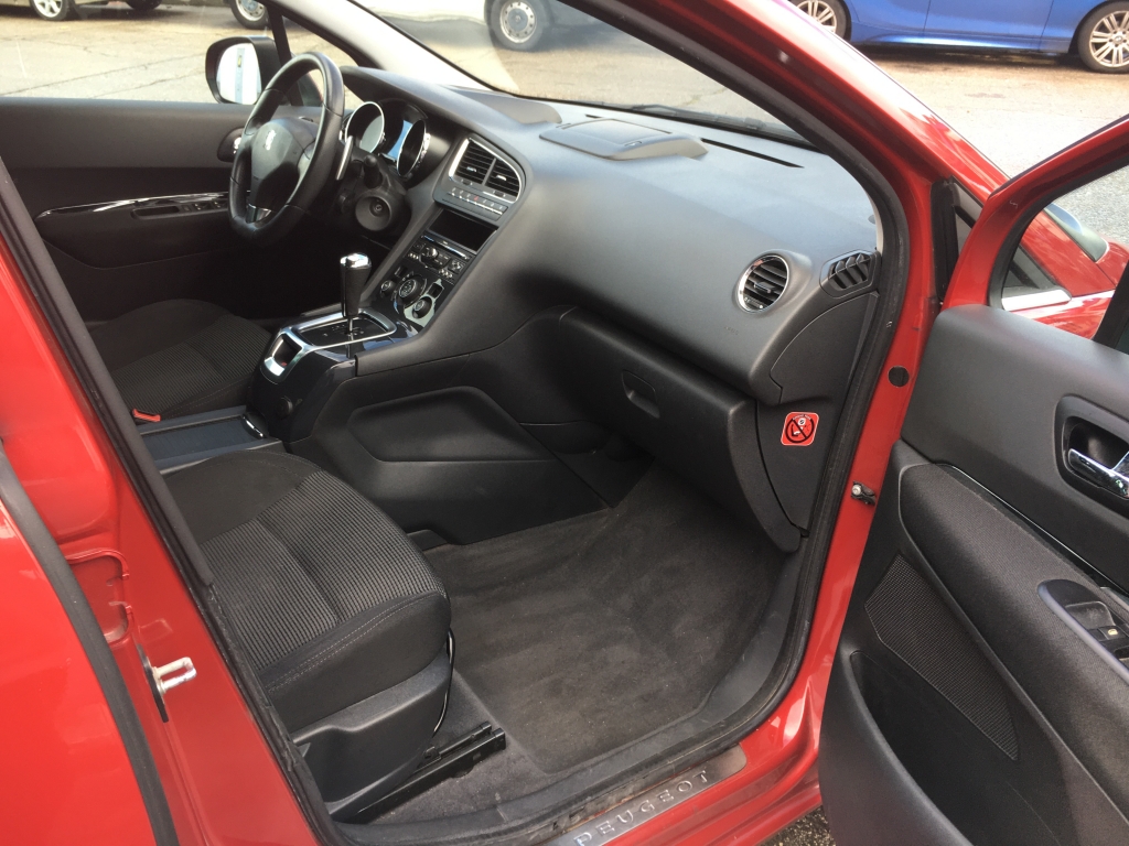 PEUGEOT 5008 1.6 HDI 110CV 7 AUT 7 PLAZAS PEUGEOT 5008 1.6 HDI 110CV 7 AUT 7 PLAZAS