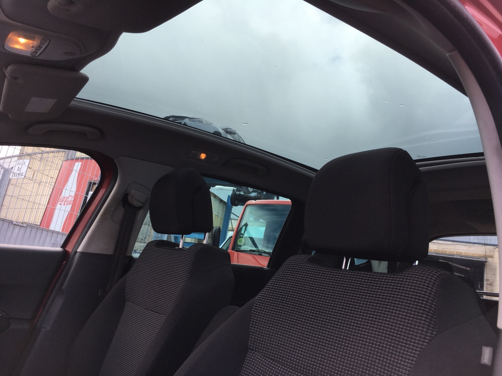 PEUGEOT 5008 1.6 HDI 110CV 7 AUT 7 PLAZAS PEUGEOT 5008 1.6 HDI 110CV 7 AUT 7 PLAZAS