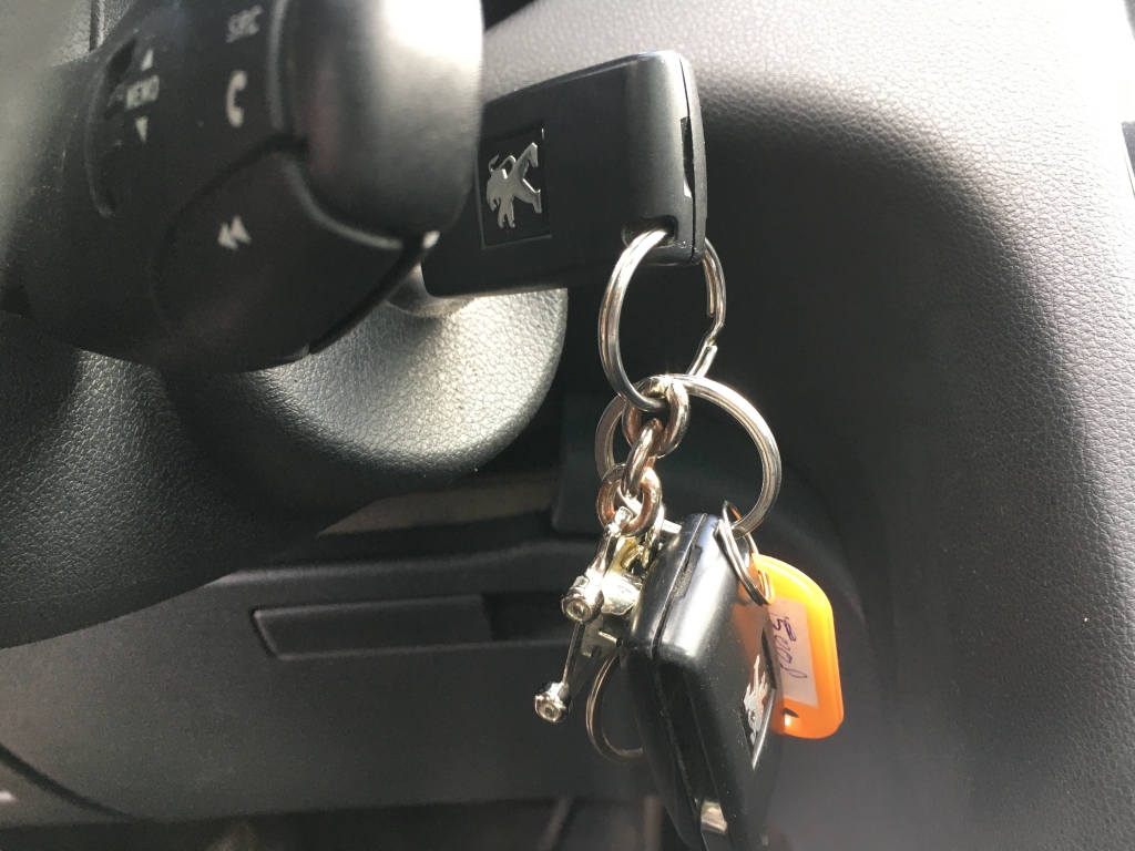 PEUGEOT 5008 1.6 HDI 110CV 7 AUT 7 PLAZAS PEUGEOT 5008 1.6 HDI 110CV 7 AUT 7 PLAZAS