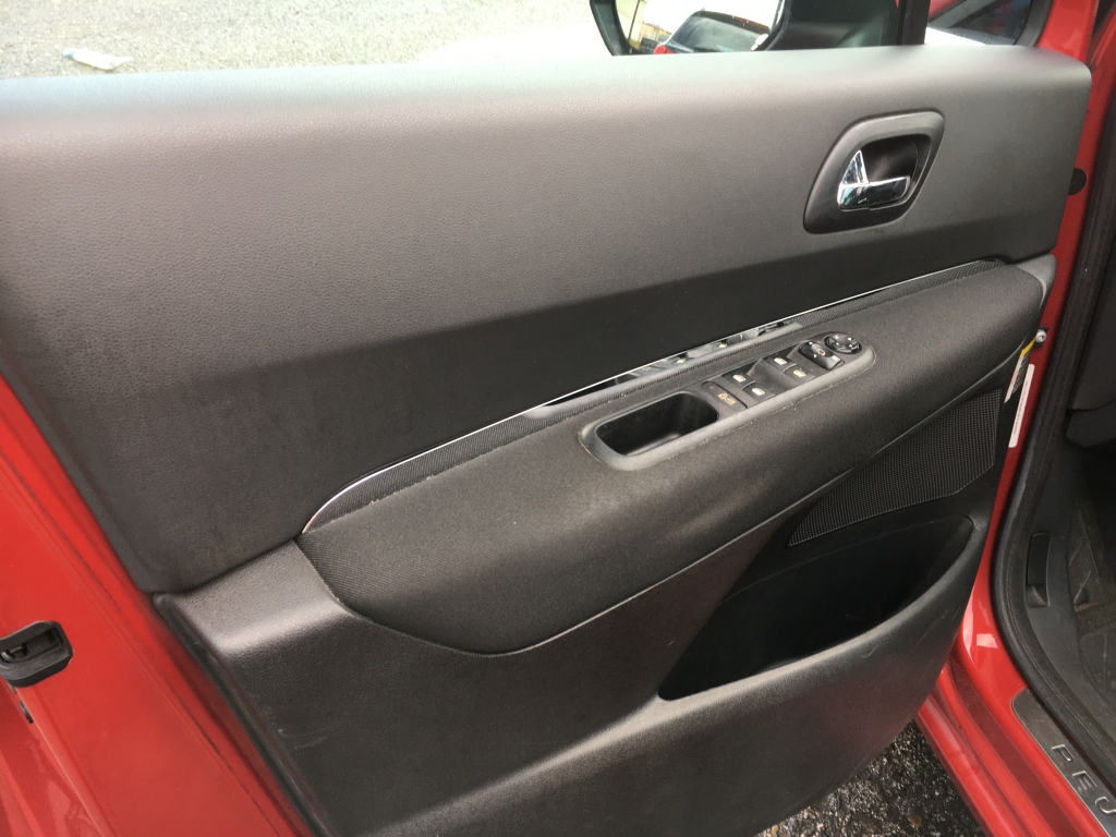 PEUGEOT 5008 1.6 HDI 110CV 7 AUT 7 PLAZAS PEUGEOT 5008 1.6 HDI 110CV 7 AUT 7 PLAZAS