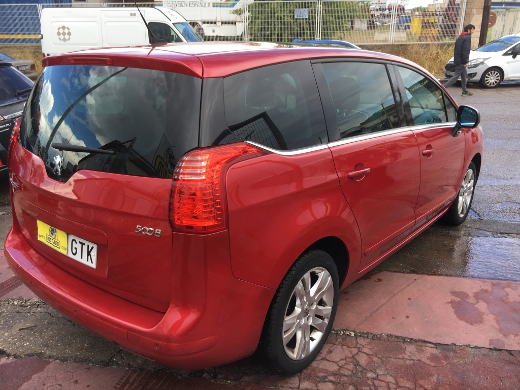 PEUGEOT 5008 1.6 HDI 110CV 7 AUT 7 PLAZAS