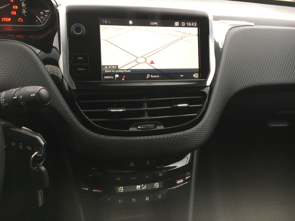 PEUGEOT 2008 1.2 INY 110CV AUT