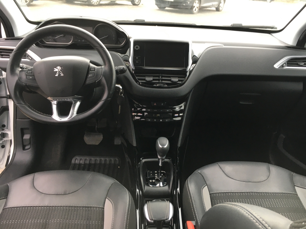 PEUGEOT 2008 1.2 INY 110CV AUT