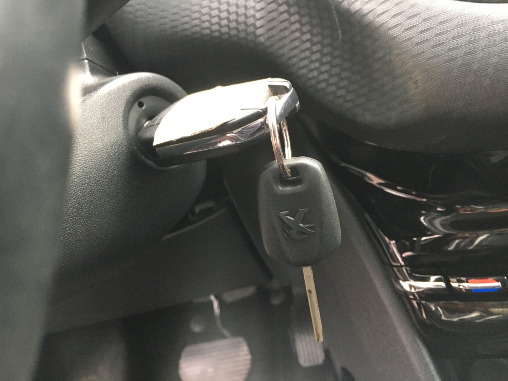 PEUGEOT 2008 1.2 INY 110CV AUT