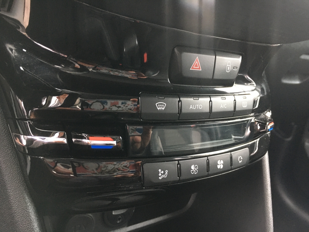 PEUGEOT 2008 1.2 INY 110CV AUT