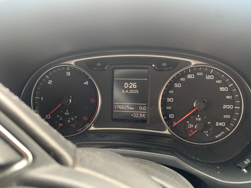 AUDI A1 1.6 TDI 105CV S-LINE