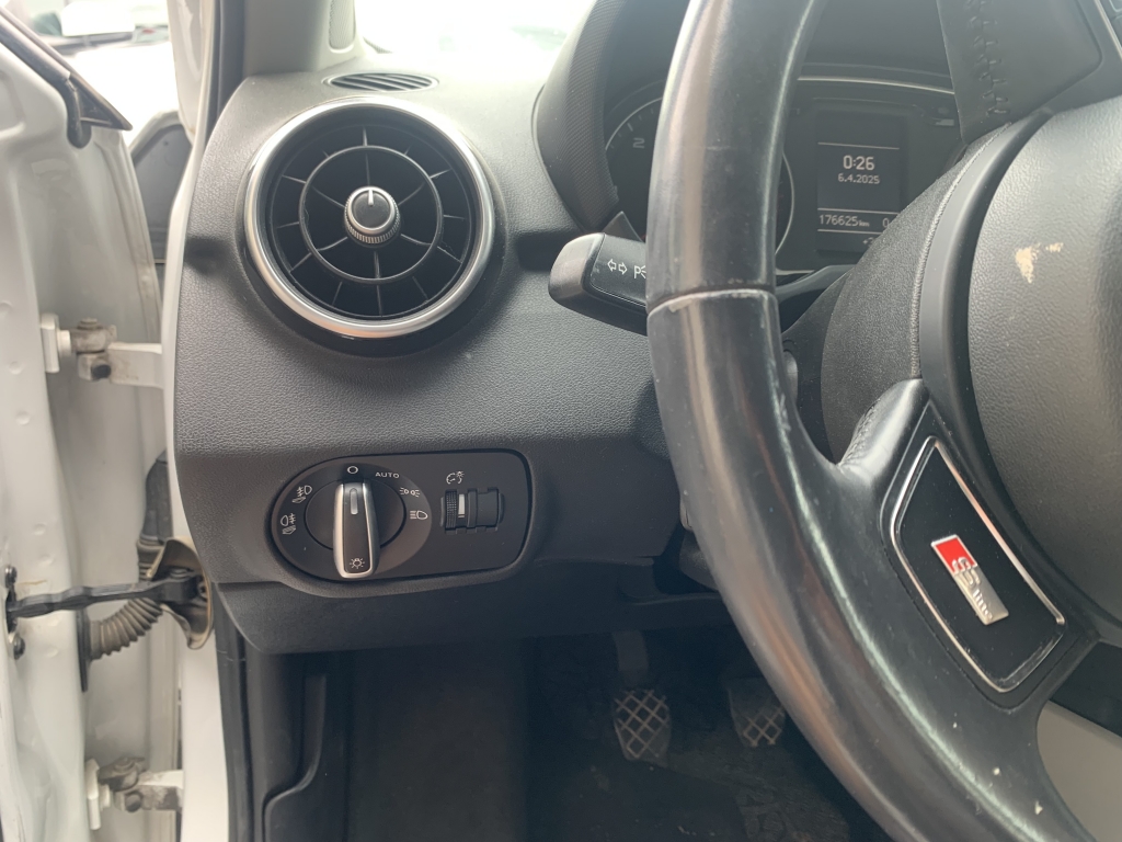 AUDI A1 1.6 TDI 105CV S-LINE