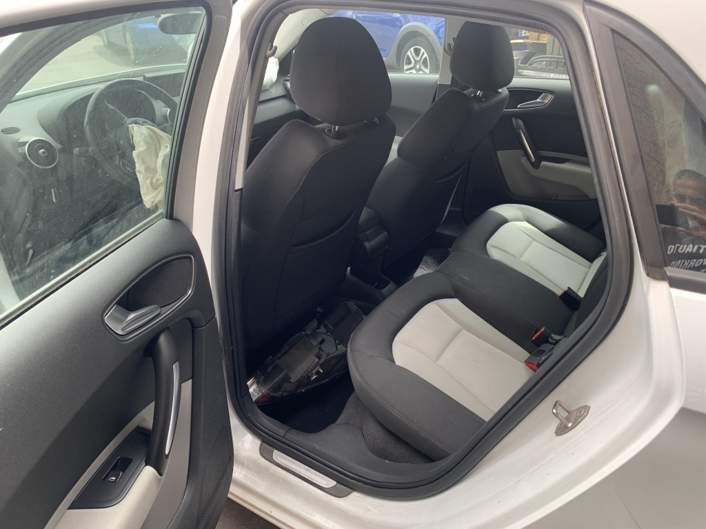 AUDI A1 1.6 TDI 105CV S-LINE