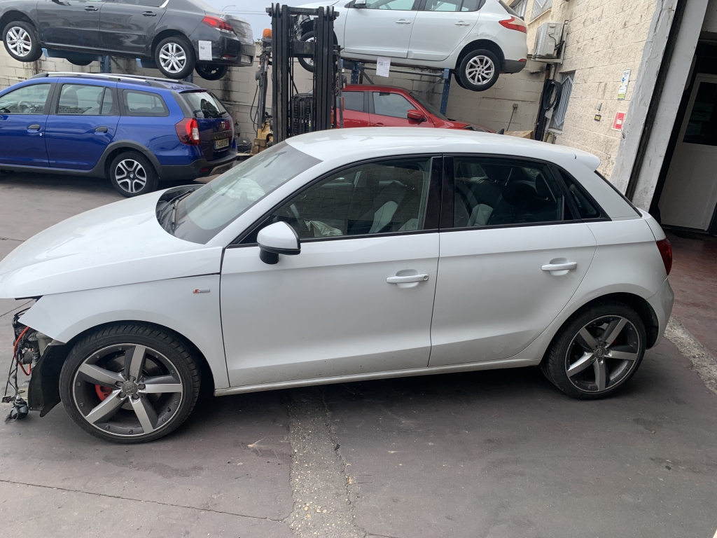 AUDI A1 1.6 TDI 105CV S-LINE