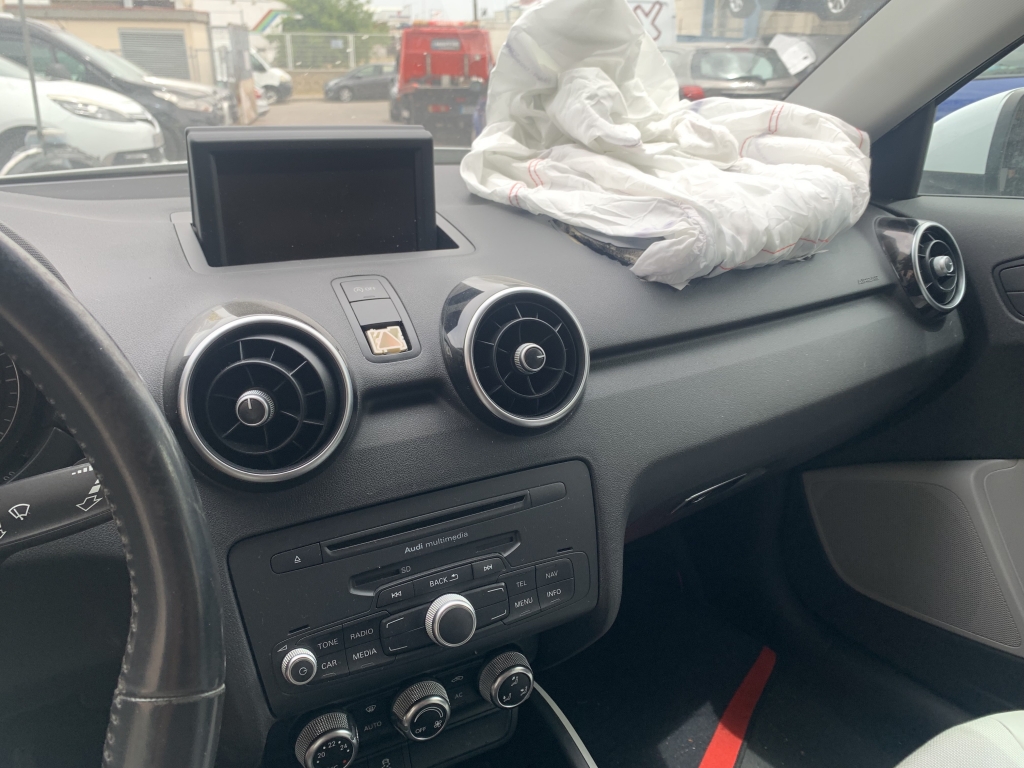 AUDI A1 1.6 TDI 105CV S-LINE