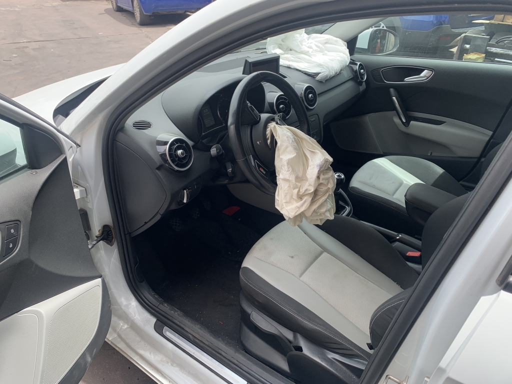 AUDI A1 1.6 TDI 105CV S-LINE