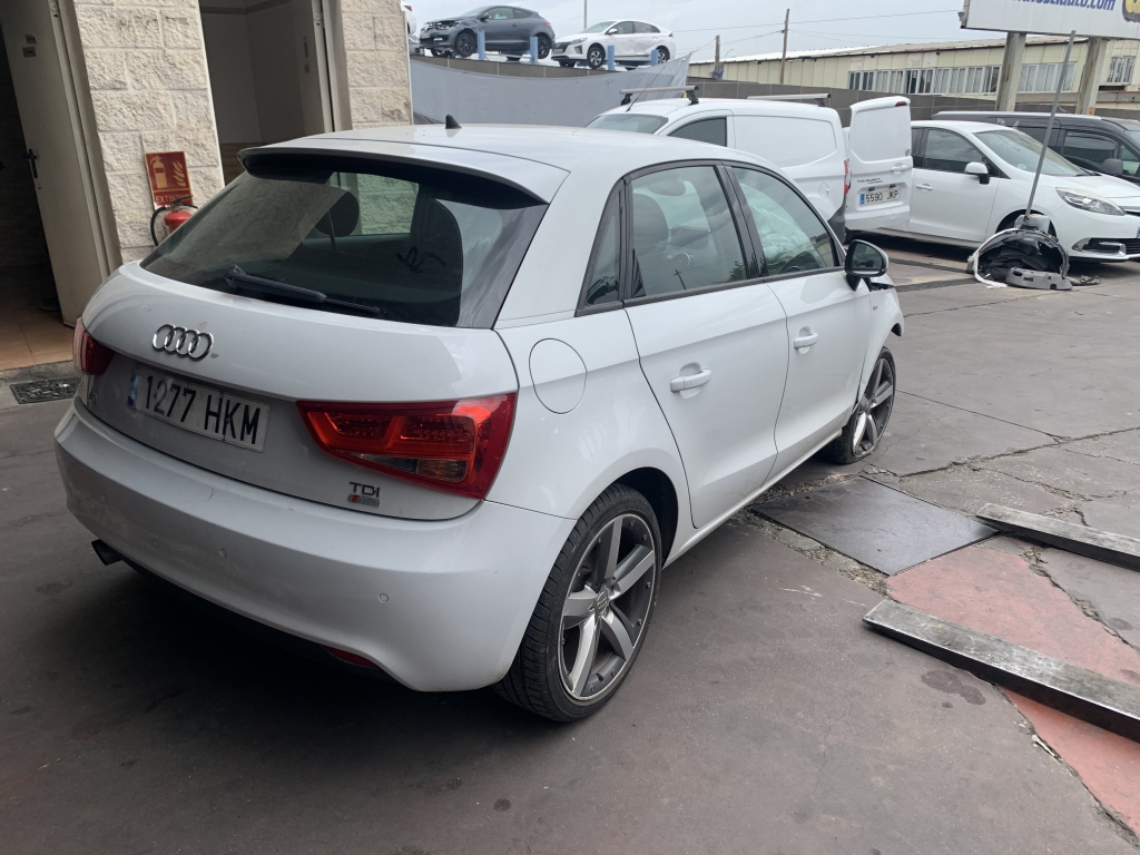 AUDI A1 1.6 TDI 105CV S-LINE