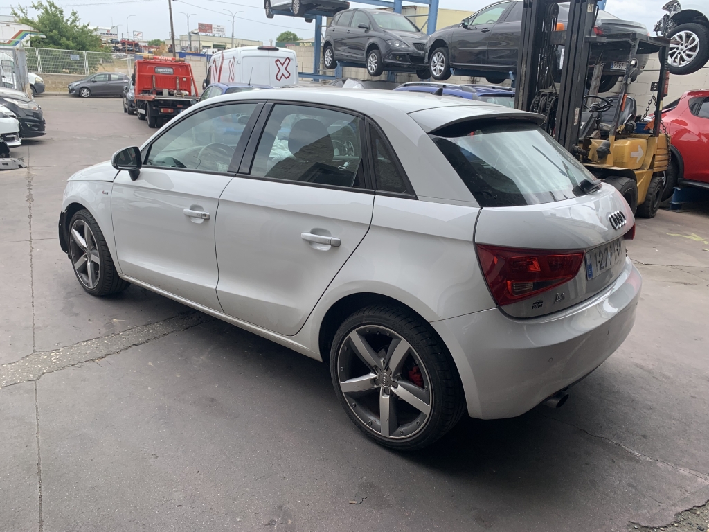 AUDI A1 1.6 TDI 105CV S-LINE