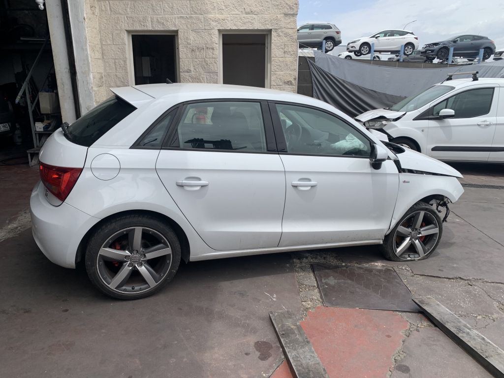 AUDI A1 1.6 TDI 105CV S-LINE