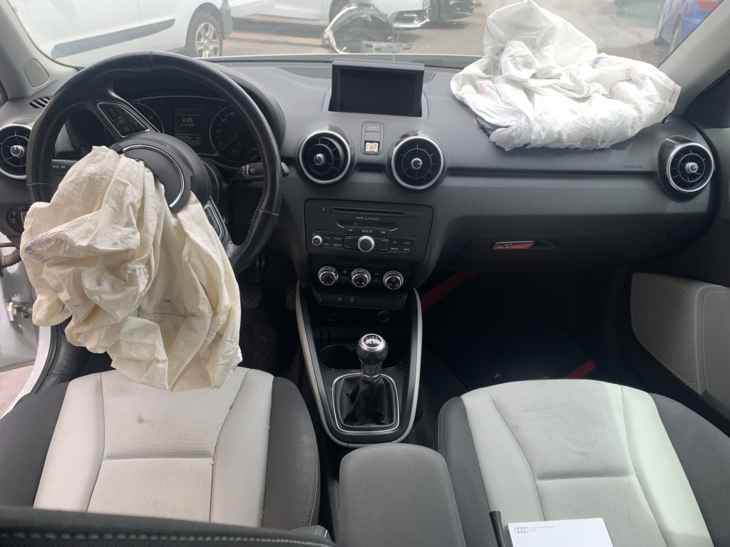 AUDI A1 1.6 TDI 105CV S-LINE