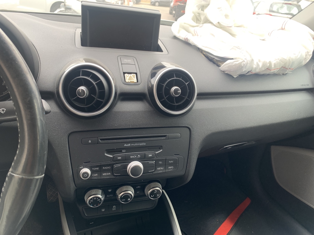 AUDI A1 1.6 TDI 105CV S-LINE