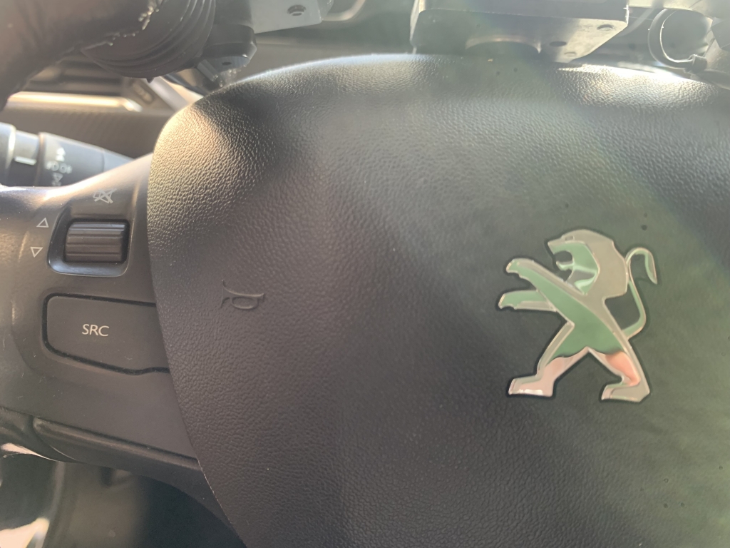 PEUGEOT 2008 1.2 INY 110CV AUTOMATICO PEUGEOT 2008 1.2 INY 110CV AUTOMATICO