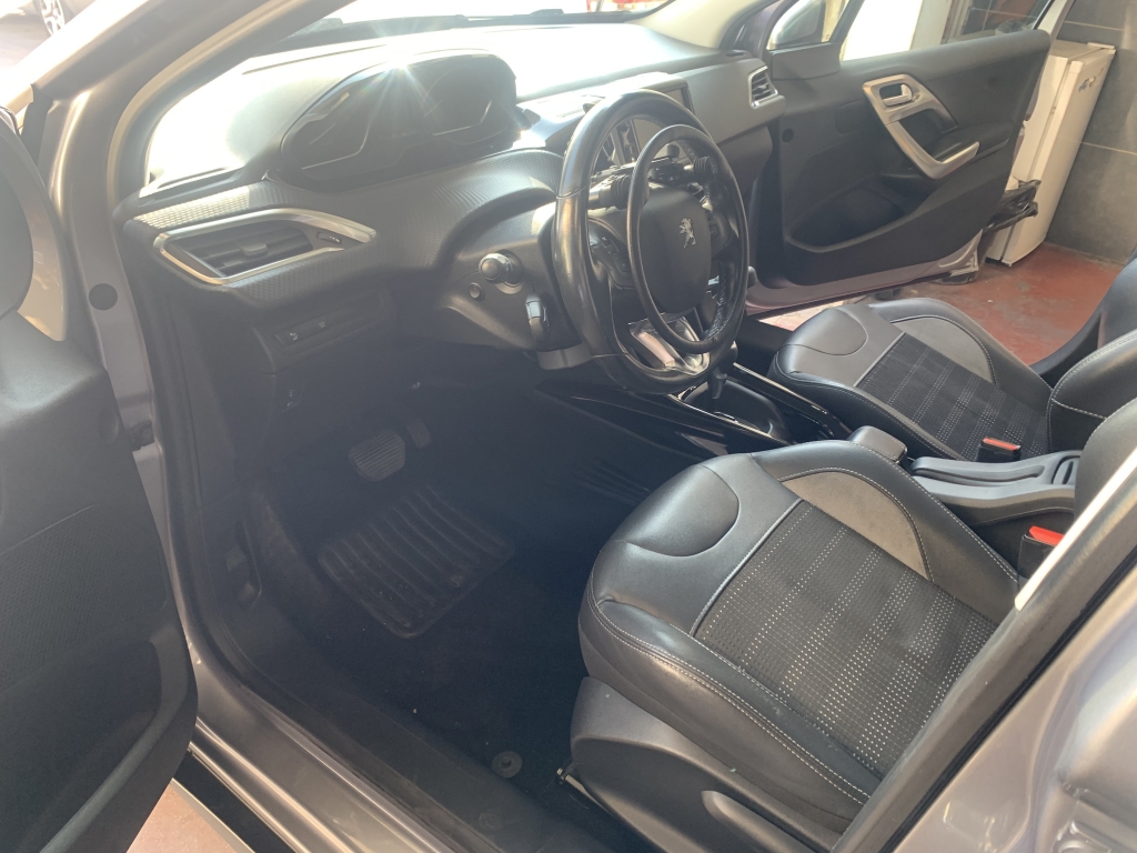 PEUGEOT 2008 1.2 INY 110CV AUTOMATICO PEUGEOT 2008 1.2 INY 110CV AUTOMATICO