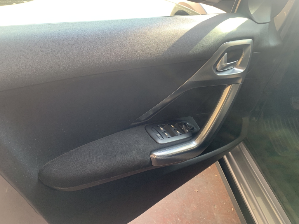 PEUGEOT 2008 1.2 INY 110CV AUTOMATICO PEUGEOT 2008 1.2 INY 110CV AUTOMATICO