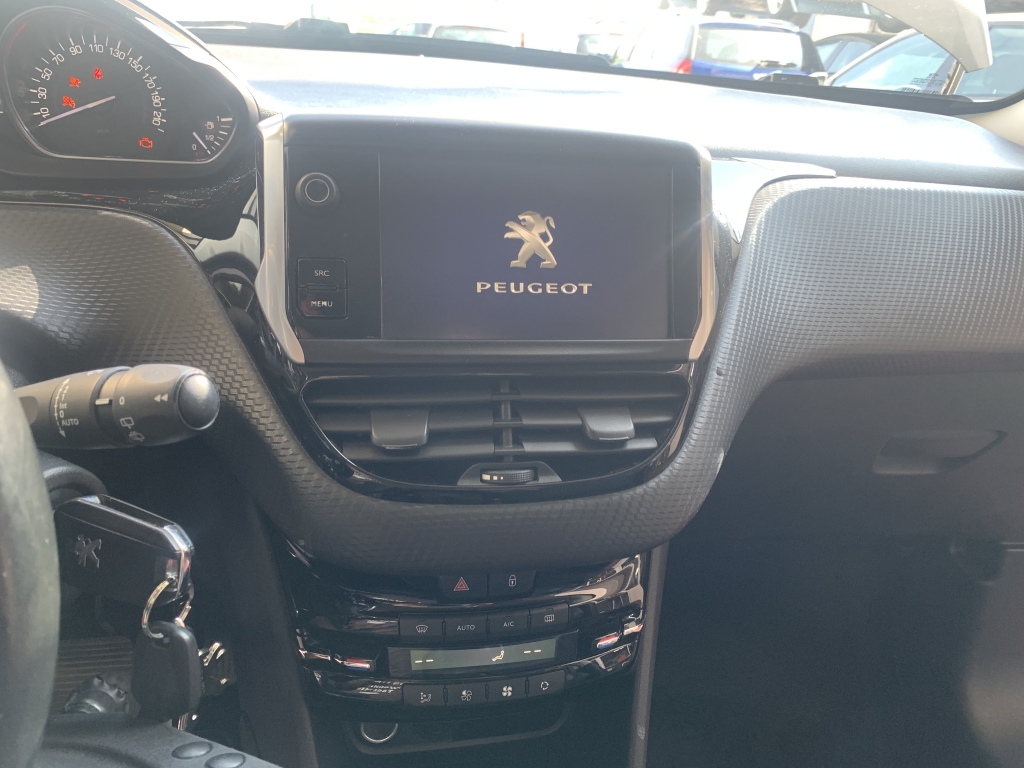 PEUGEOT 2008 1.2 INY 110CV AUTOMATICO PEUGEOT 2008 1.2 INY 110CV AUTOMATICO