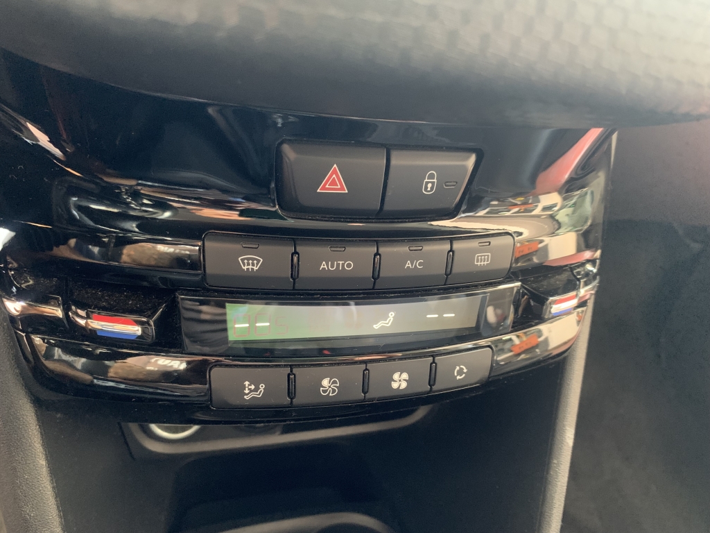 PEUGEOT 2008 1.2 INY 110CV AUTOMATICO PEUGEOT 2008 1.2 INY 110CV AUTOMATICO