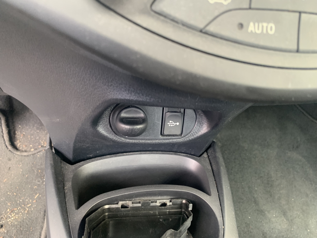 TOYOTA YARIS HIBRIDO 1.5 INY 75CV