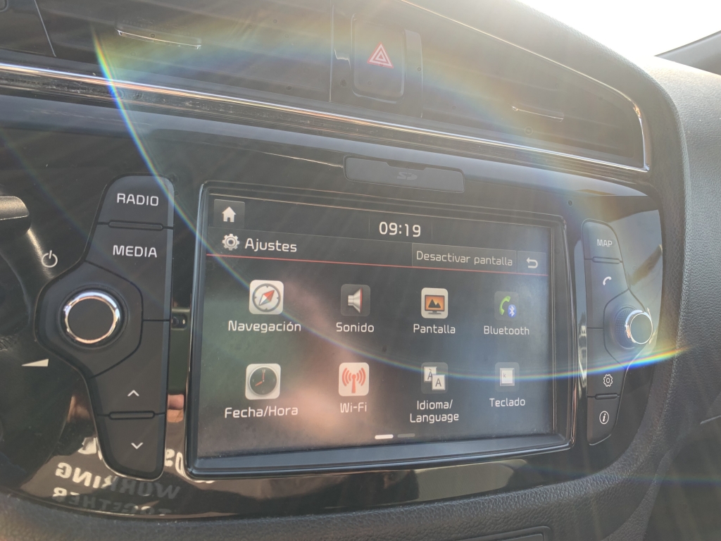 VEHICULO CON GOLPE DELANTERO IZQUIERDO AFECTANDO A MECANICA DE RUEDA LADO GOLPE Y GOLPE TRASERO LADO GOLPE,ARRANCA Y ANDA,AIRBGAS OK,EQUIPO MULTI MEDIA CON NAVEGACION Y CAMARA TRASERA,ENTRADA USB,VOLANTE MULTI FUNCION,TEMPOMAT,CLIMA.