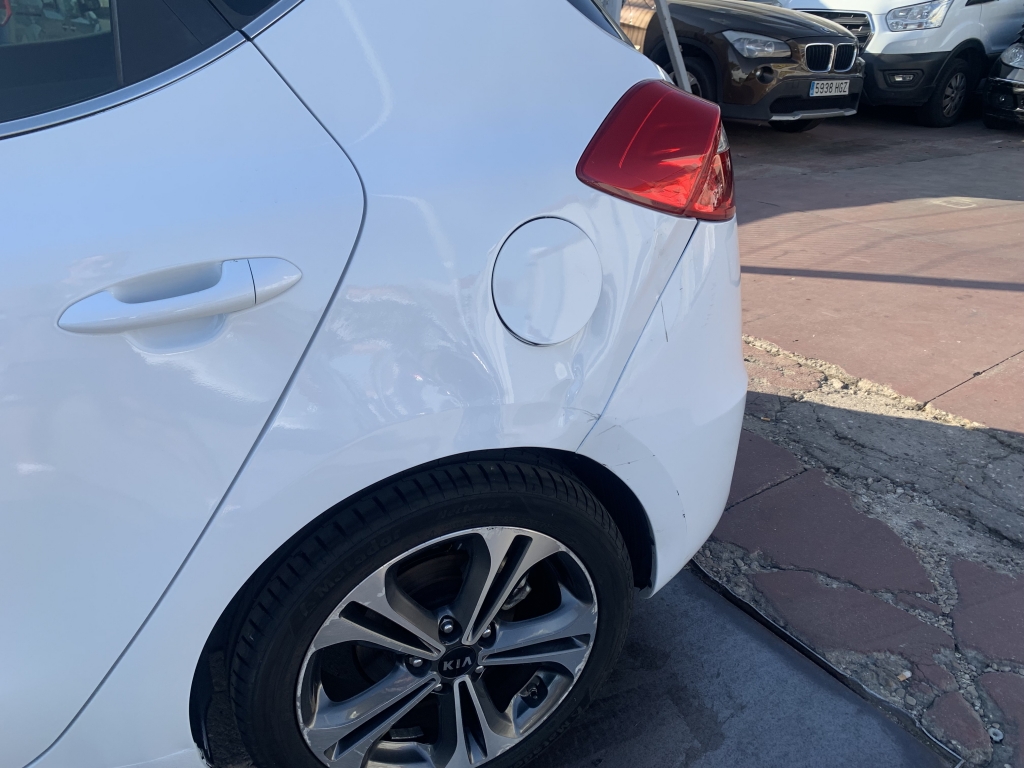 VEHICULO CON GOLPE DELANTERO IZQUIERDO AFECTANDO A MECANICA DE RUEDA LADO GOLPE Y GOLPE TRASERO LADO GOLPE,ARRANCA Y ANDA,AIRBGAS OK,EQUIPO MULTI MEDIA CON NAVEGACION Y CAMARA TRASERA,ENTRADA USB,VOLANTE MULTI FUNCION,TEMPOMAT,CLIMA.