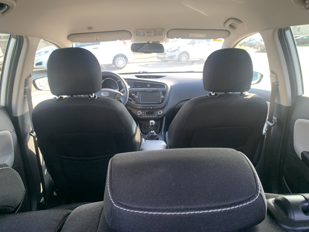 VEHICULO CON GOLPE DELANTERO IZQUIERDO AFECTANDO A MECANICA DE RUEDA LADO GOLPE Y GOLPE TRASERO LADO GOLPE,ARRANCA Y ANDA,AIRBGAS OK,EQUIPO MULTI MEDIA CON NAVEGACION Y CAMARA TRASERA,ENTRADA USB,VOLANTE MULTI FUNCION,TEMPOMAT,CLIMA.