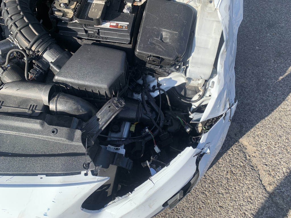 VEHICULO CON GOLPE DELANTERO IZQUIERDO AFECTANDO A MECANICA DE RUEDA LADO GOLPE Y GOLPE TRASERO LADO GOLPE,ARRANCA Y ANDA,AIRBGAS OK,EQUIPO MULTI MEDIA CON NAVEGACION Y CAMARA TRASERA,ENTRADA USB,VOLANTE MULTI FUNCION,TEMPOMAT,CLIMA.