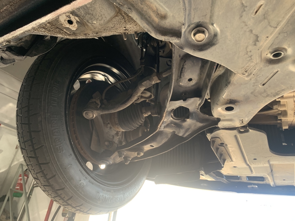 VEHICULO CON GOLPE DELANTERO IZQUIERDO AFECTANDO A MECANICA DE RUEDA LADO GOLPE Y GOLPE TRASERO LADO GOLPE,ARRANCA Y ANDA,AIRBGAS OK,EQUIPO MULTI MEDIA CON NAVEGACION Y CAMARA TRASERA,ENTRADA USB,VOLANTE MULTI FUNCION,TEMPOMAT,CLIMA.