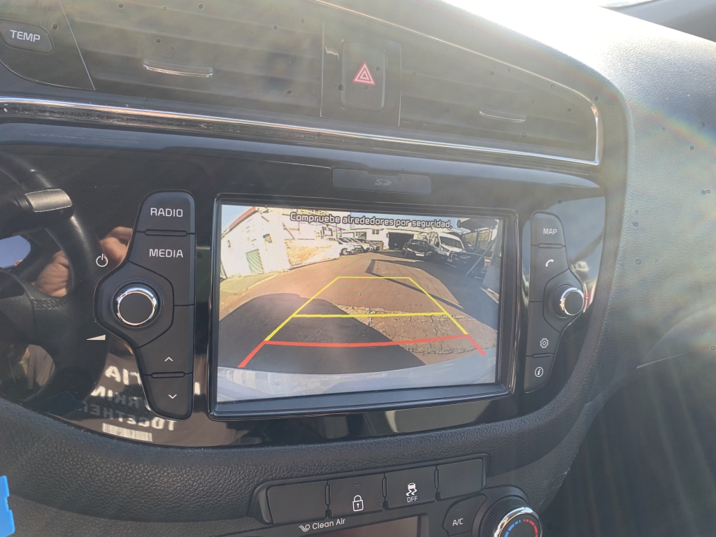 VEHICULO CON GOLPE DELANTERO IZQUIERDO AFECTANDO A MECANICA DE RUEDA LADO GOLPE Y GOLPE TRASERO LADO GOLPE,ARRANCA Y ANDA,AIRBGAS OK,EQUIPO MULTI MEDIA CON NAVEGACION Y CAMARA TRASERA,ENTRADA USB,VOLANTE MULTI FUNCION,TEMPOMAT,CLIMA.