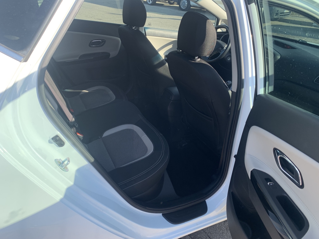 VEHICULO CON GOLPE DELANTERO IZQUIERDO AFECTANDO A MECANICA DE RUEDA LADO GOLPE Y GOLPE TRASERO LADO GOLPE,ARRANCA Y ANDA,AIRBGAS OK,EQUIPO MULTI MEDIA CON NAVEGACION Y CAMARA TRASERA,ENTRADA USB,VOLANTE MULTI FUNCION,TEMPOMAT,CLIMA.