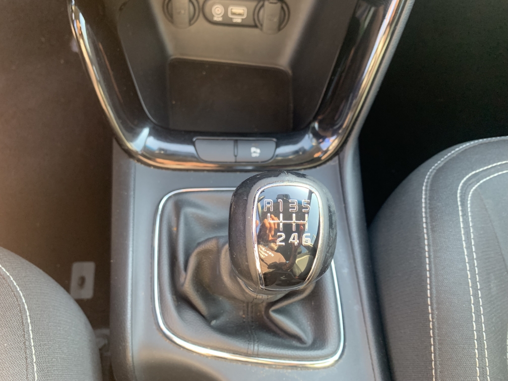 VEHICULO CON GOLPE DELANTERO IZQUIERDO AFECTANDO A MECANICA DE RUEDA LADO GOLPE Y GOLPE TRASERO LADO GOLPE,ARRANCA Y ANDA,AIRBGAS OK,EQUIPO MULTI MEDIA CON NAVEGACION Y CAMARA TRASERA,ENTRADA USB,VOLANTE MULTI FUNCION,TEMPOMAT,CLIMA.