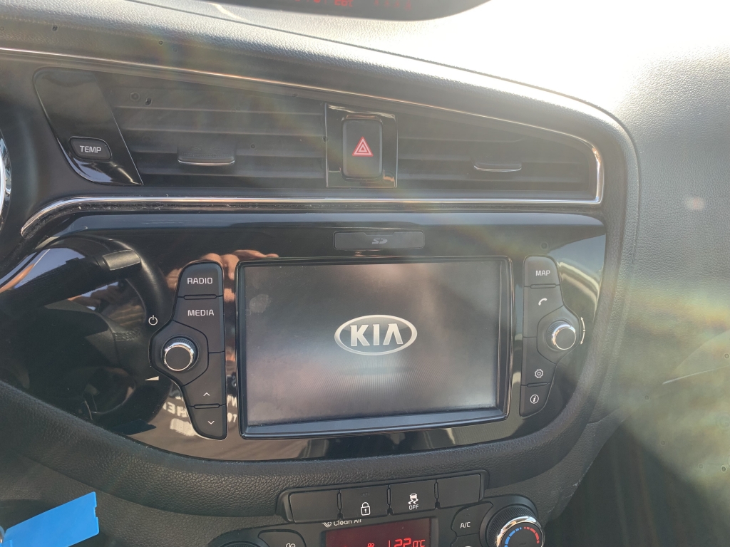 VEHICULO CON GOLPE DELANTERO IZQUIERDO AFECTANDO A MECANICA DE RUEDA LADO GOLPE Y GOLPE TRASERO LADO GOLPE,ARRANCA Y ANDA,AIRBGAS OK,EQUIPO MULTI MEDIA CON NAVEGACION Y CAMARA TRASERA,ENTRADA USB,VOLANTE MULTI FUNCION,TEMPOMAT,CLIMA.