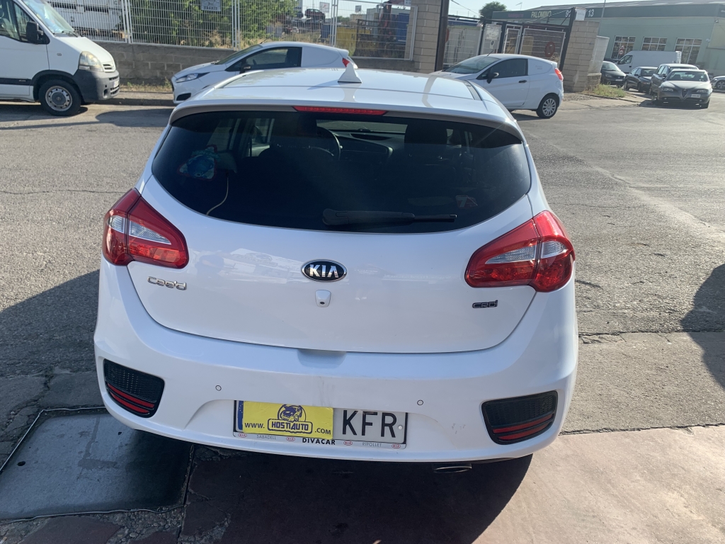 VEHICULO CON GOLPE DELANTERO IZQUIERDO AFECTANDO A MECANICA DE RUEDA LADO GOLPE Y GOLPE TRASERO LADO GOLPE,ARRANCA Y ANDA,AIRBGAS OK,EQUIPO MULTI MEDIA CON NAVEGACION Y CAMARA TRASERA,ENTRADA USB,VOLANTE MULTI FUNCION,TEMPOMAT,CLIMA.