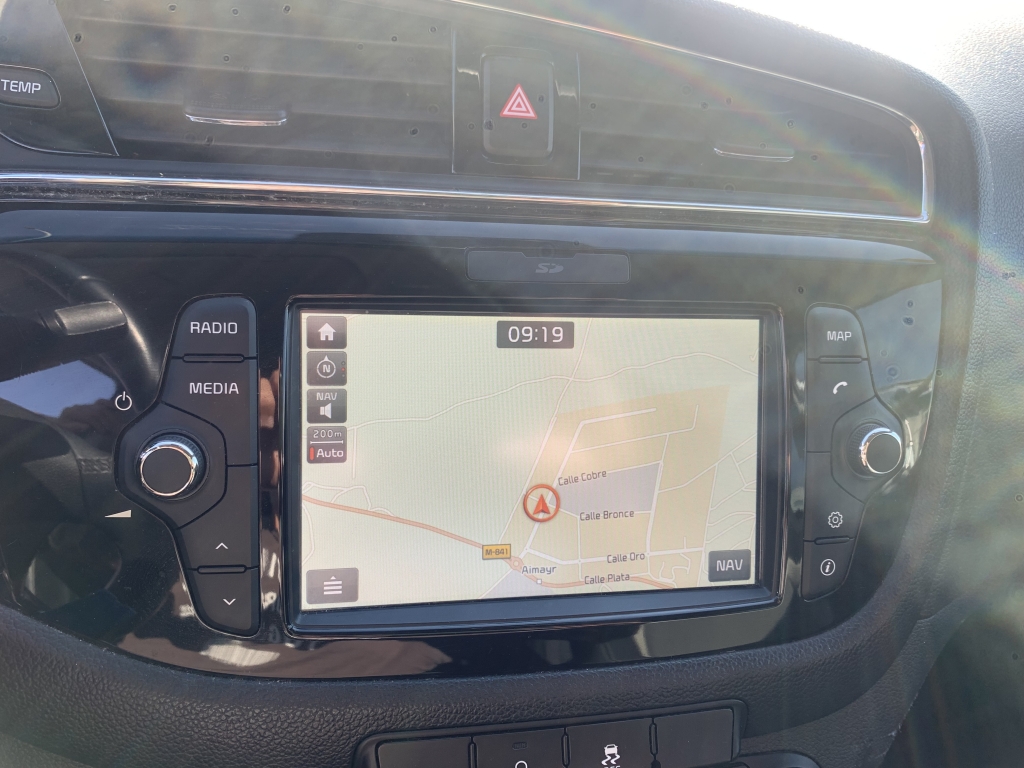 VEHICULO CON GOLPE DELANTERO IZQUIERDO AFECTANDO A MECANICA DE RUEDA LADO GOLPE Y GOLPE TRASERO LADO GOLPE,ARRANCA Y ANDA,AIRBGAS OK,EQUIPO MULTI MEDIA CON NAVEGACION Y CAMARA TRASERA,ENTRADA USB,VOLANTE MULTI FUNCION,TEMPOMAT,CLIMA.