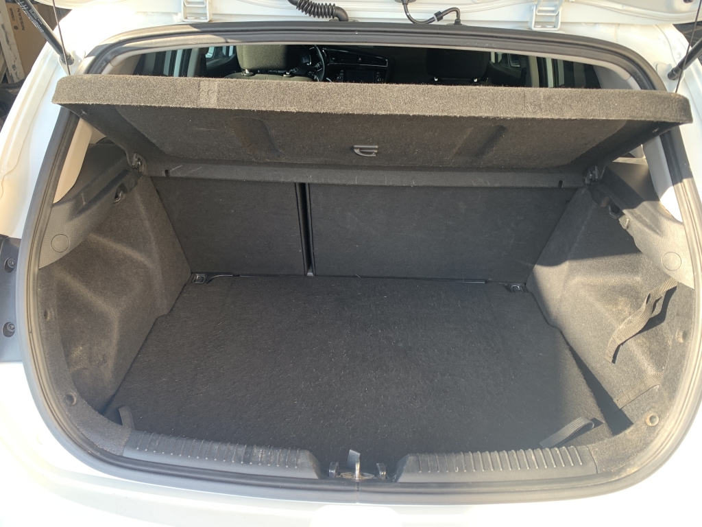 VEHICULO CON GOLPE DELANTERO IZQUIERDO AFECTANDO A MECANICA DE RUEDA LADO GOLPE Y GOLPE TRASERO LADO GOLPE,ARRANCA Y ANDA,AIRBGAS OK,EQUIPO MULTI MEDIA CON NAVEGACION Y CAMARA TRASERA,ENTRADA USB,VOLANTE MULTI FUNCION,TEMPOMAT,CLIMA.