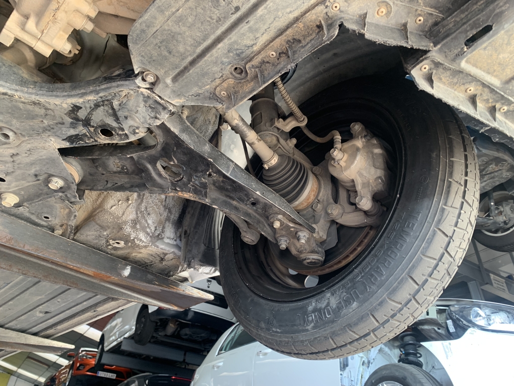 VEHICULO CON GOLPE DELANTERO IZQUIERDO AFECTANDO A MECANICA DE RUEDA LADO GOLPE Y GOLPE TRASERO LADO GOLPE,ARRANCA Y ANDA,AIRBGAS OK,EQUIPO MULTI MEDIA CON NAVEGACION Y CAMARA TRASERA,ENTRADA USB,VOLANTE MULTI FUNCION,TEMPOMAT,CLIMA.