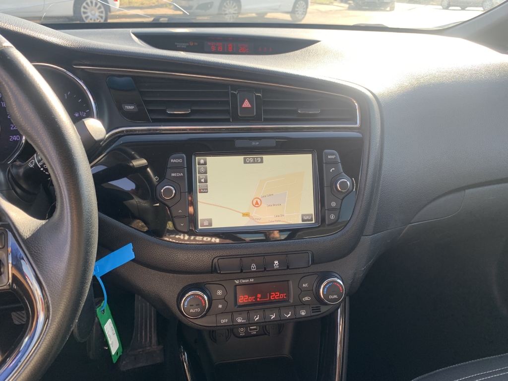 VEHICULO CON GOLPE DELANTERO IZQUIERDO AFECTANDO A MECANICA DE RUEDA LADO GOLPE Y GOLPE TRASERO LADO GOLPE,ARRANCA Y ANDA,AIRBGAS OK,EQUIPO MULTI MEDIA CON NAVEGACION Y CAMARA TRASERA,ENTRADA USB,VOLANTE MULTI FUNCION,TEMPOMAT,CLIMA.