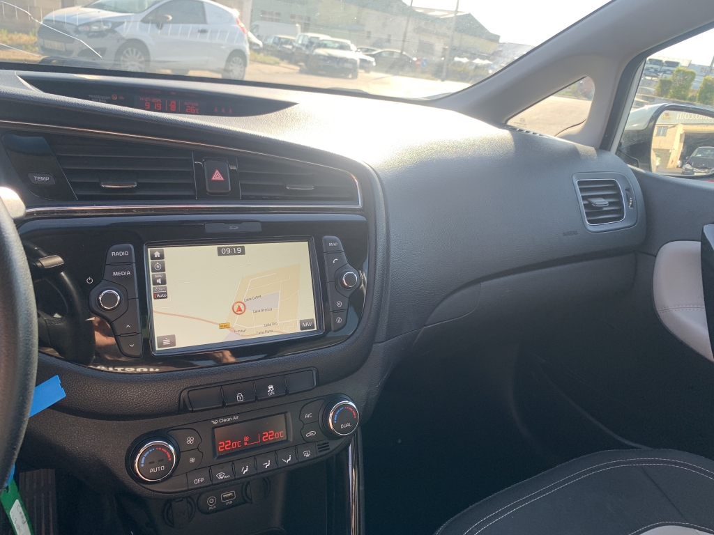 VEHICULO CON GOLPE DELANTERO IZQUIERDO AFECTANDO A MECANICA DE RUEDA LADO GOLPE Y GOLPE TRASERO LADO GOLPE,ARRANCA Y ANDA,AIRBGAS OK,EQUIPO MULTI MEDIA CON NAVEGACION Y CAMARA TRASERA,ENTRADA USB,VOLANTE MULTI FUNCION,TEMPOMAT,CLIMA.